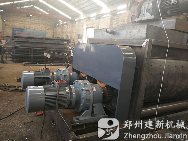 建新JS1500強制式混凝土攪拌機(jī)進(jìn)行試機(jī)運行